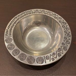 Wilton Armetale Reggae Serving Bowl Medium 12.5" Round